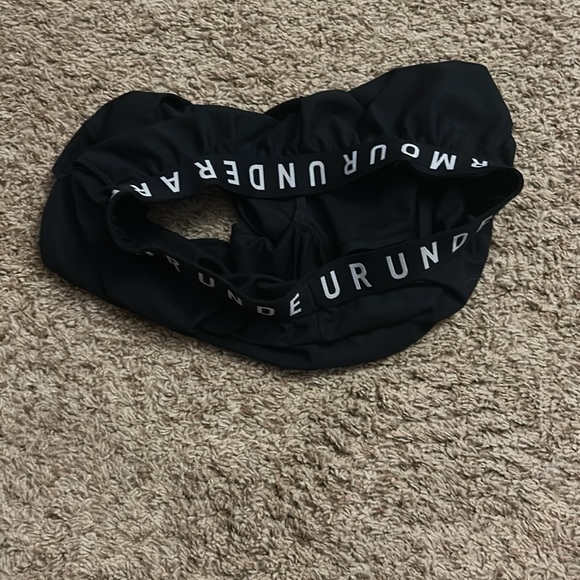 Large black under armor shorts, like new condition - Picture 3 of 3